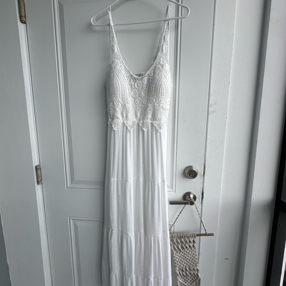Elegant White Lace Maxi Dress